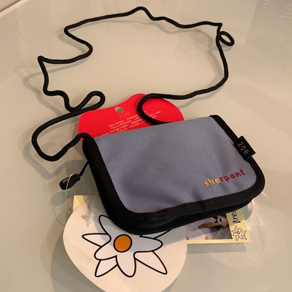 Sherpani Zoe travel/passport wallet - Picture 8 of 10